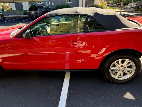 Used 2007 Ford Mustang Premium image 12