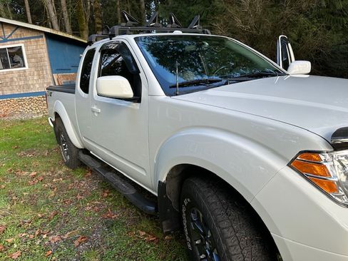 Used 2017 Nissan Frontier PRO-4X w/ Pro-4x Graphics Package image 9