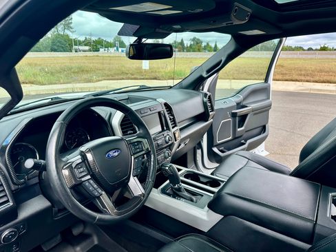 Used 2018 Ford F150 Lariat w/ Equipment Group 502A Luxury AWD/4WD image 15
