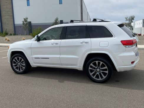 Used 2017 Jeep Grand Cherokee Overland w/ Jeep Active Safety Group RWD image 6