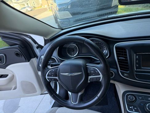 Used 2015 Chrysler 200 Limited w/ Convenience Group image 12
