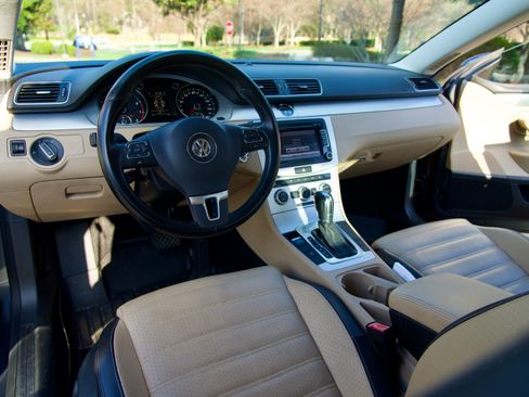 Used 2013 Volkswagen CC Sport image 13