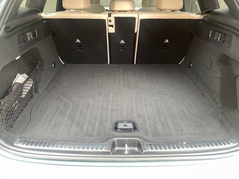 Used 2025 Mercedes-Benz GLC 300 4MATIC image 12