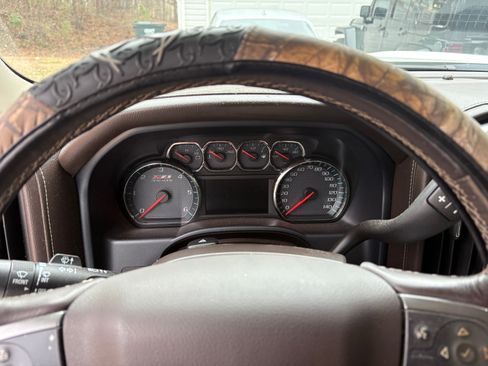 Used 2017 Chevrolet Silverado 1500 LTZ Z71 w/ LTZ Plus Package image 2