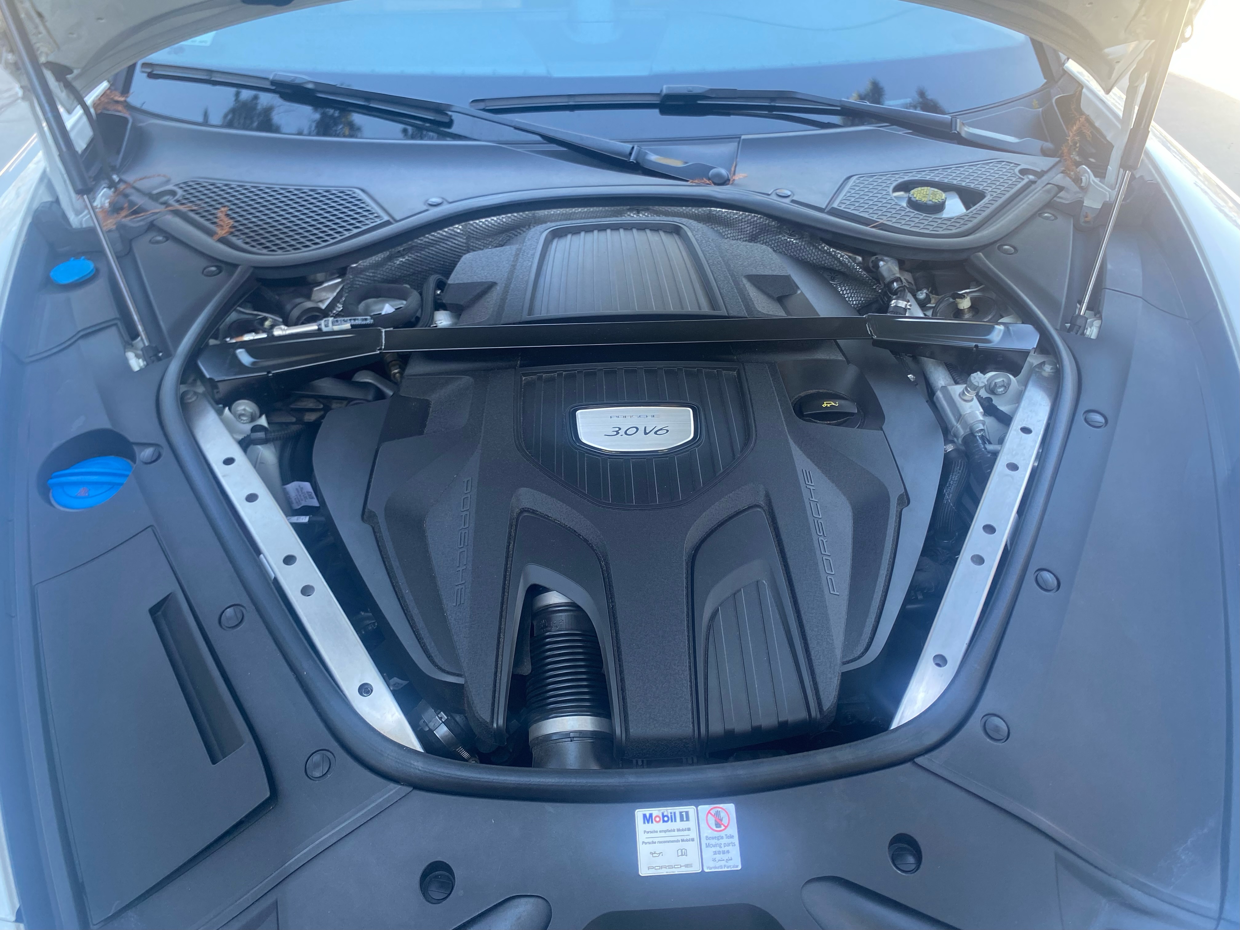 Used 2018 Porsche Panamera 4 AWD/4WD image 15