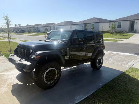 Used 2018 Jeep Wrangler Unlimited Sport S image 8