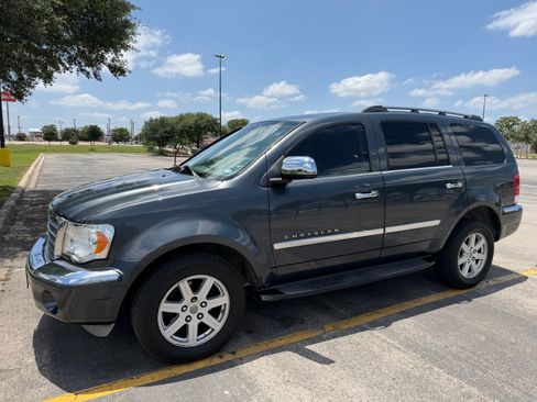Used 2007 Chrysler Aspen Limited w/ Trailer Tow Group RWD image 1