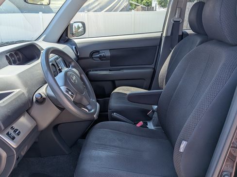 Used 2008 Scion xB FWD image 8