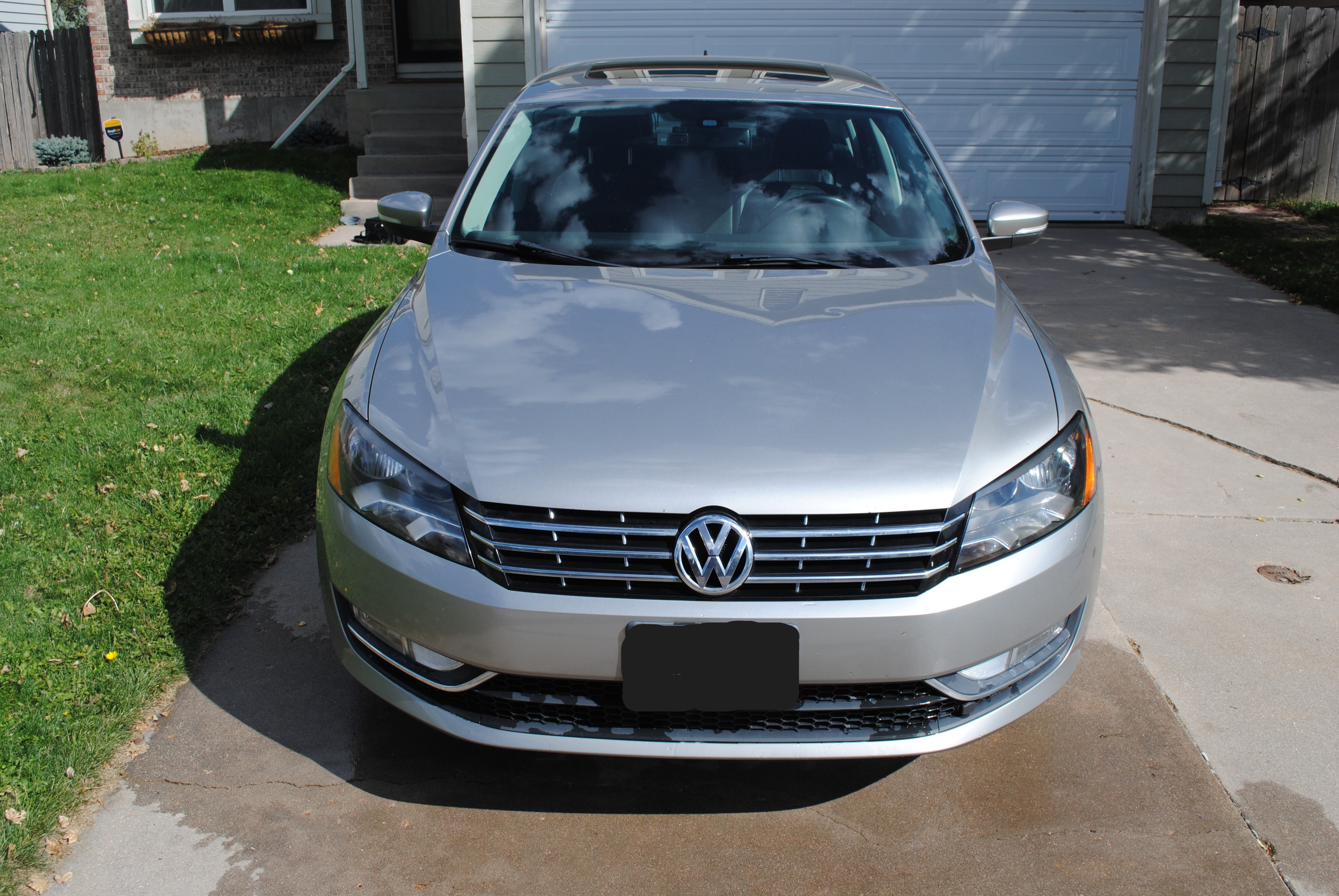 Used 2013 Volkswagen Passat TDI SEL Premium FWD image 2