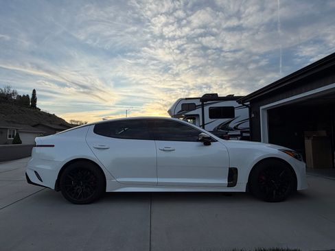 Used 2019 Kia Stinger GT2 image 2