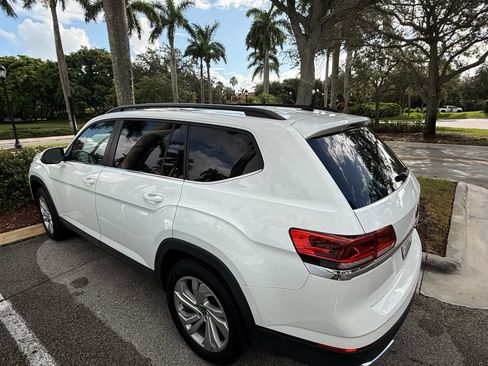 Used 2021 Volkswagen Atlas SE w/ Panoramic Sunroof Package FWD image 4