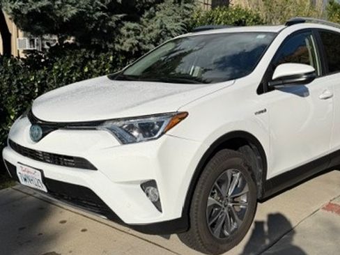 Used 2017 Toyota RAV4 XLE image 1