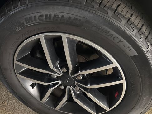 Used 2019 Jeep Grand Cherokee Trailhawk w/ Trailhawk Luxury Group AWD/4WD image 4