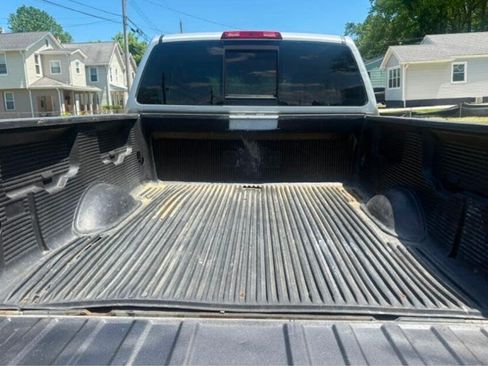 Used 2009 Nissan Titan SE AWD/4WD image 13