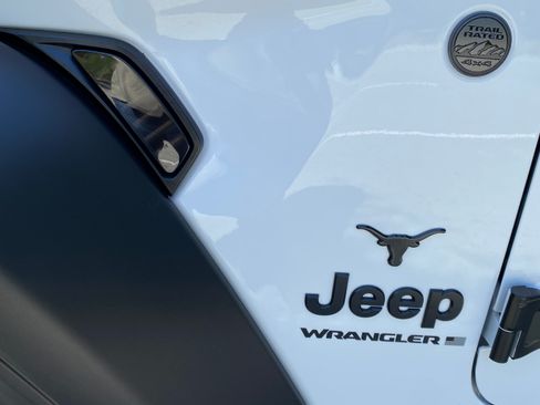 Used 2025 Jeep Wrangler Sport AWD/4WD image 14