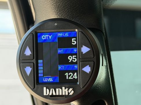 Used 2023 Jeep Wrangler Unlimited Rubicon w/ LED Lighting Group AWD/4WD image 5