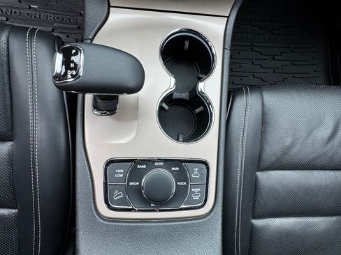 Used 2015 Jeep Grand Cherokee Overland AWD/4WD image 13