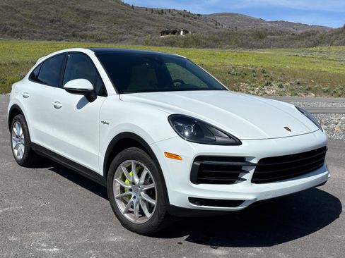 Used 2020 Porsche Cayenne E-Hybrid Coupe AWD/4WD image 4