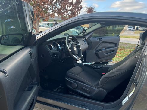 Used 2014 Ford Mustang GT image 9