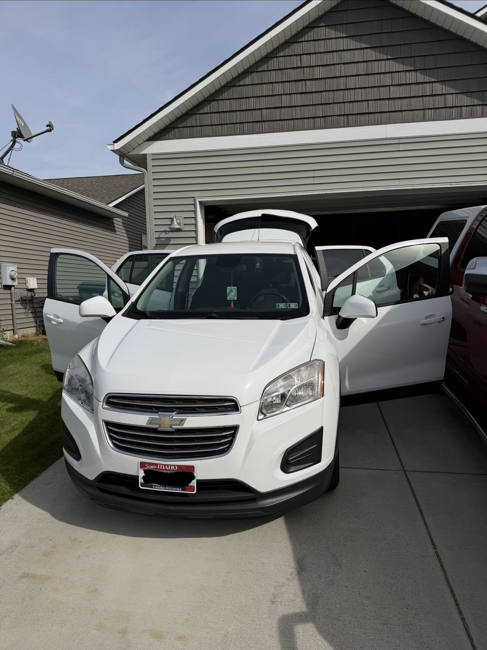 Used 2015 Chevrolet Trax LS w/ LPO, Cargo Package AWD/4WD image 1