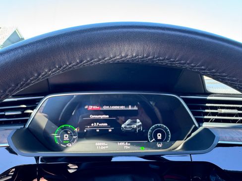 Used 2022 Audi e-tron Premium AWD/4WD image 29