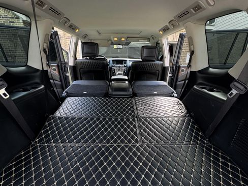 Used 2018 INFINITI QX80 Sport Utility 4D w/ Deluxe Technology Package image 11