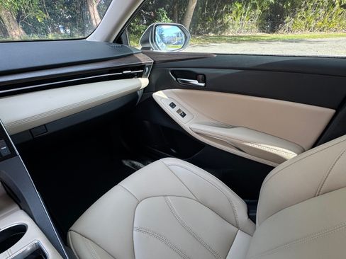 Used 2019 Toyota Avalon XLE image 16