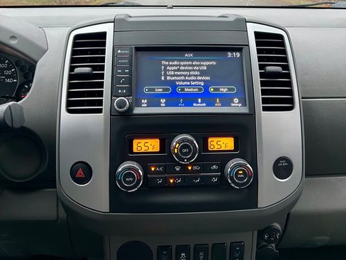 Used 2021 Nissan Frontier SV w/ Midnight Edition Floor Mats image 20