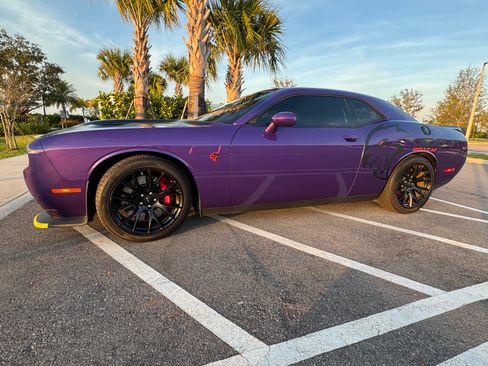 Used 2016 Dodge Challenger SRT Hellcat image 2