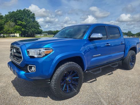 Used 2017 Toyota Tacoma Limited w/ Tow Package AWD/4WD image 1