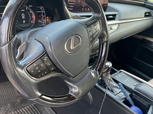 Used 2019 Lexus ES 350 w/ Premium Package image 4