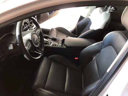 Used 2018 Kia Stinger RWD image 9