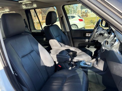 Used 2016 Land Rover LR4 HSE Silver Edition image 4