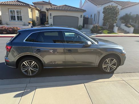 Used 2020 Audi Q5 e Premium Plus w/ Premium Plus Package image 1