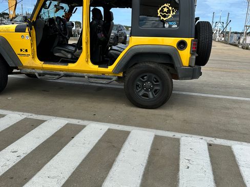 Used 2009 Jeep Wrangler Unlimited X image 12