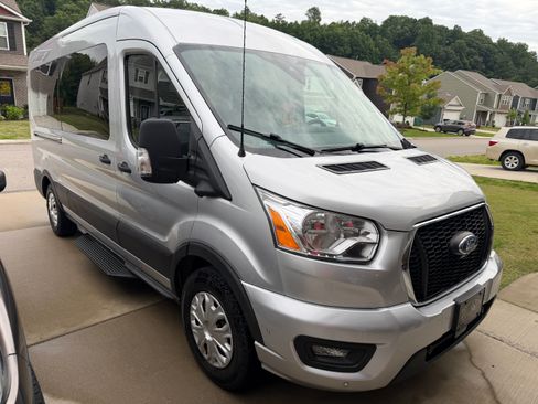 Used 2022 Ford Transit 350 XLT RWD image 4