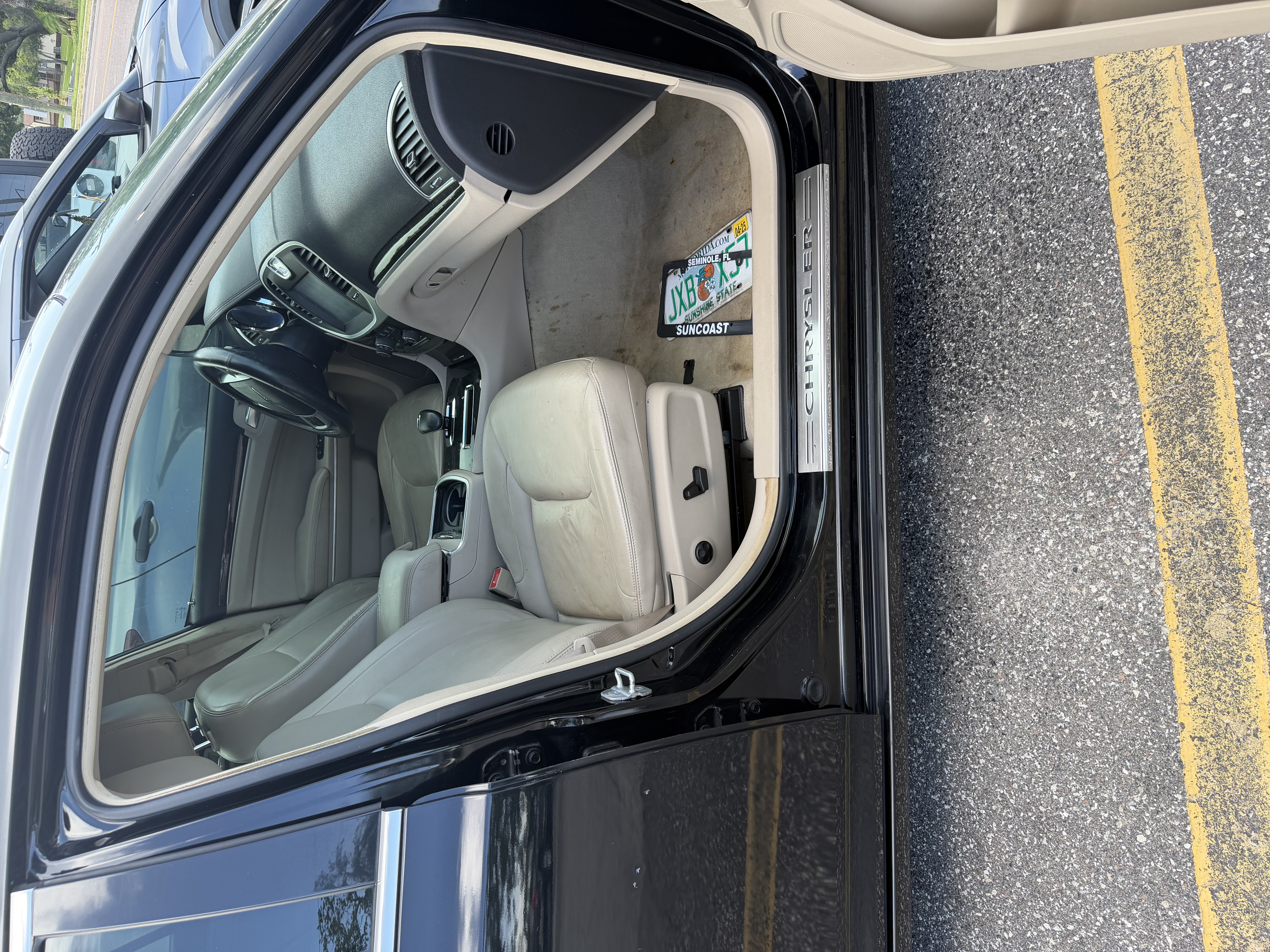 Used 2014 Chrysler 300 w/ Driver Convenience Group RWD image 5