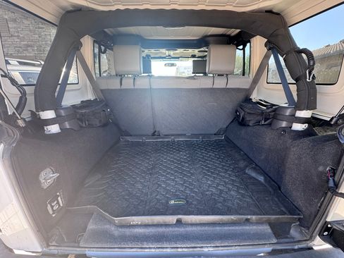 Used 2009 Jeep Wrangler Unlimited Rubicon w/ Dual Top Group AWD/4WD image 17