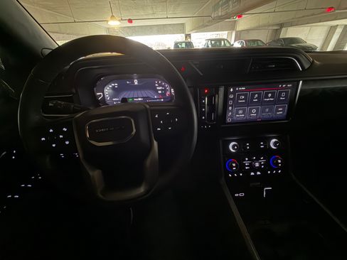 Used 2023 GMC Yukon Denali w/ Denali Reserve Package image 9