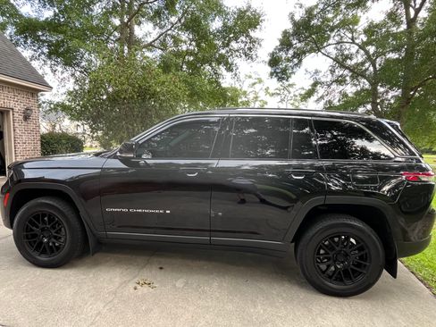 Used 2022 Jeep Grand Cherokee Limited AWD/4WD image 1