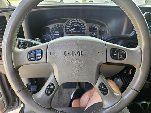 Used 2006 GMC Yukon Denali image 19