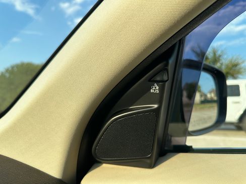 Used 2010 Volvo XC60 T6 R-Design image 17