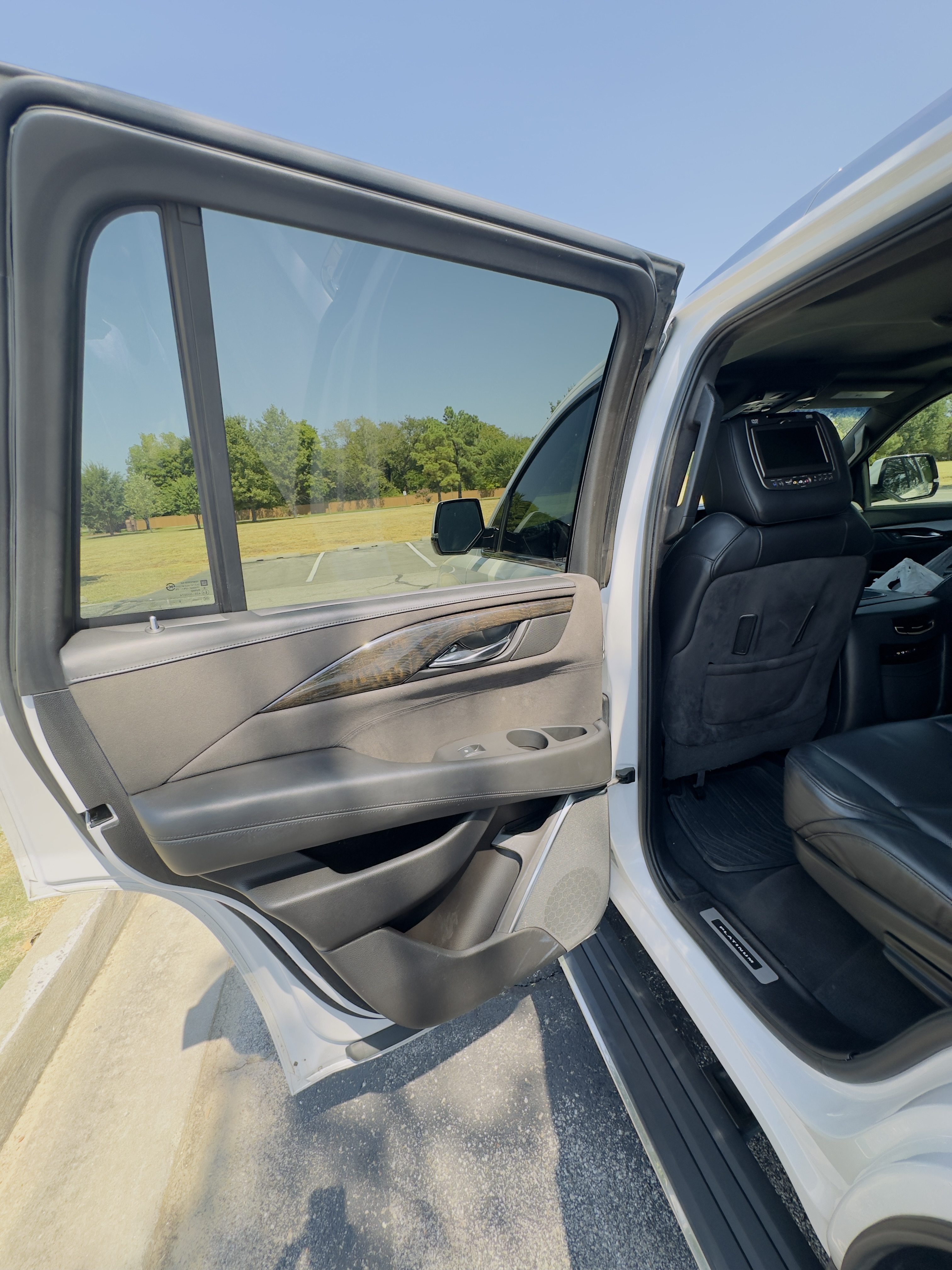 Used 2016 Cadillac Escalade Platinum AWD/4WD image 13