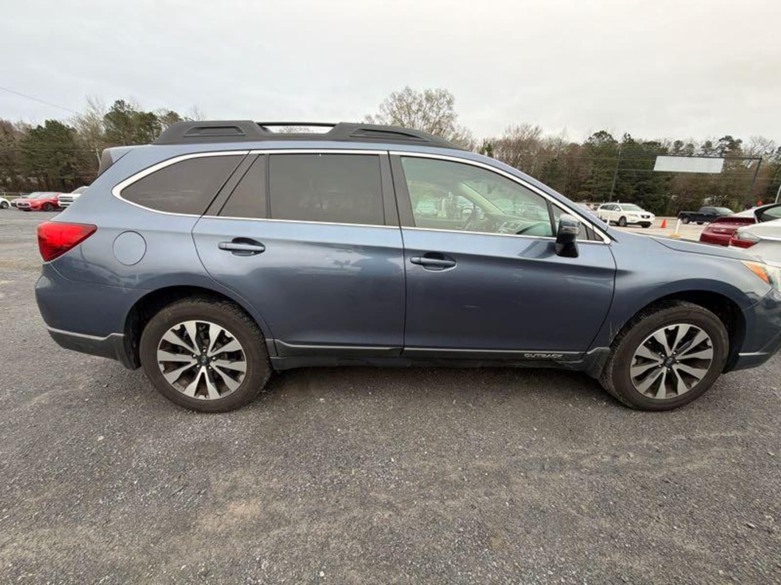 Used 2017 Subaru Outback 2.5i Limited AWD/4WD image 8