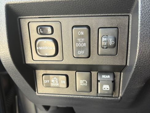 Used 2018 Toyota Tundra Limited image 15