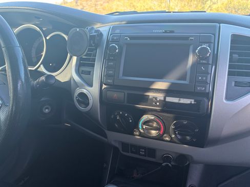 Used 2013 Toyota Tacoma 4x4 Double Cab w/ TRD Off-Road Pkg image 5