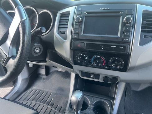 Used 2013 Toyota Tacoma PreRunner image 18