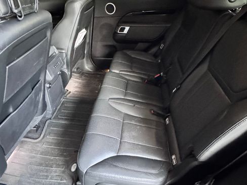 Used 2019 Land Rover Discovery SE image 11