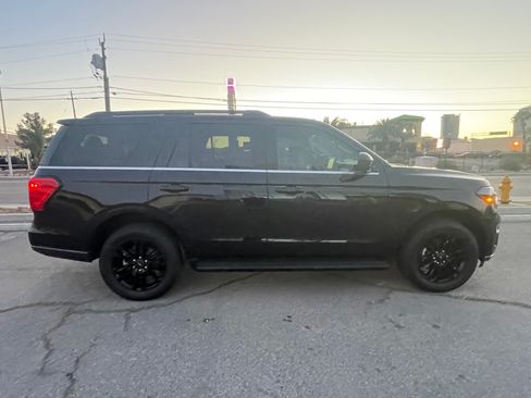 Used 2024 Ford Expedition XLT image 12