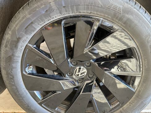 Used 2024 Volkswagen Atlas Cross Sport SE image 12